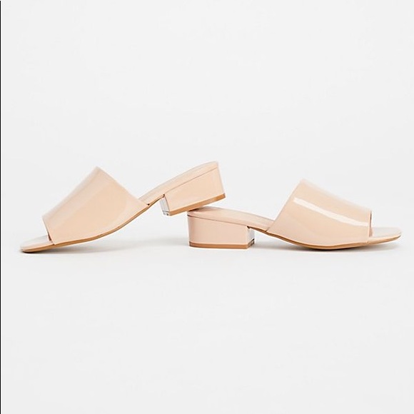 NIB Chic Nude Patent Low Heel Mules - Picture 4 of 8